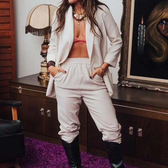 Wilfred Crepe Blazer – Size 2 (Aritzia) - Picture 5 of 5